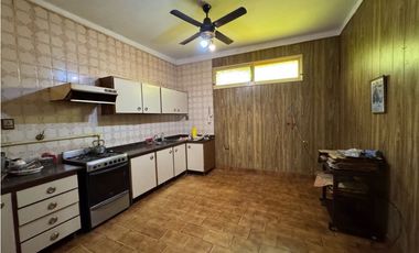 Casa a Metros de Av. Mitre en venta