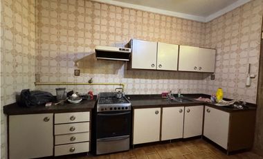 Casa a Metros de Av. Mitre en venta