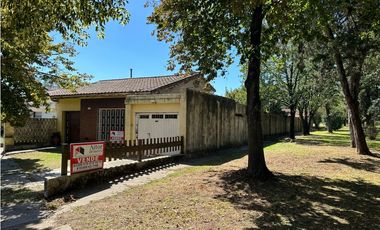 Casa a reciclar en Barrio Dálmine Viejo