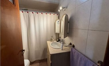 Excelente chalet con amplio patio, piscina y quincho