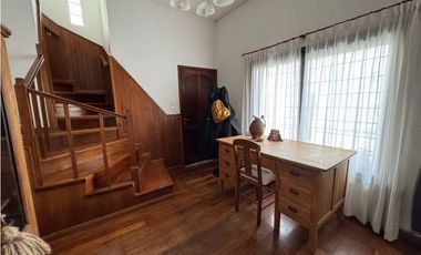 Excelente chalet con amplio patio, piscina y quincho