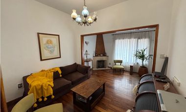 Excelente chalet con amplio patio, piscina y quincho