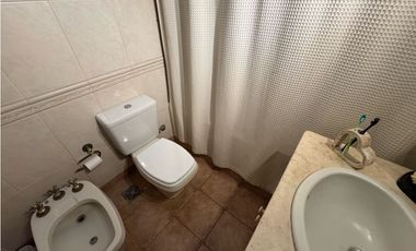 Excelente chalet con amplio patio, piscina y quincho