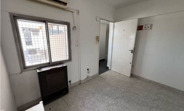 Departamento a metros de Av. Varela en venta
