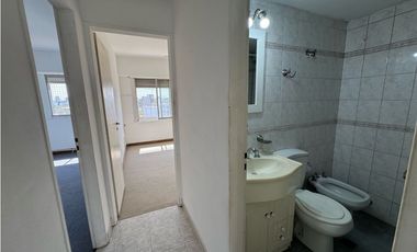 Departamento a metros de Av. Varela en venta