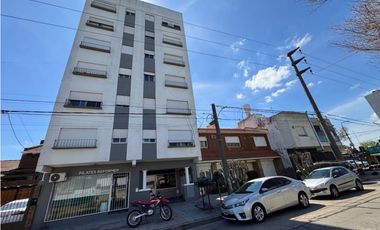 Departamento a metros de Av. Varela en venta