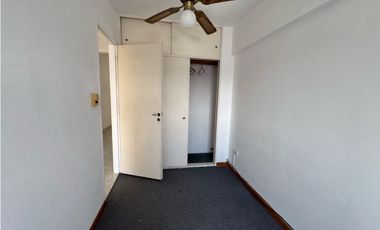 Departamento a metros de Av. Varela en venta