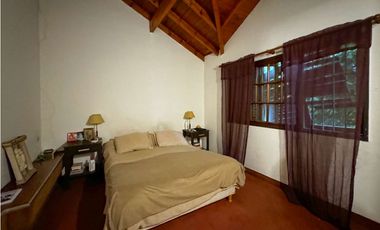 CASA EN VENTA EN CASTELAR NORTE!!