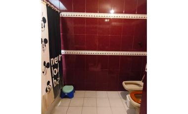 CASA EN VENTA EN CASTELAR NORTE!!