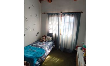 CASA EN VENTA EN CASTELAR NORTE!!