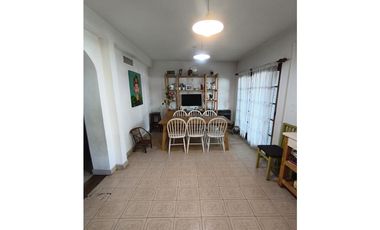 CASA EN VENTA EN CASTELAR NORTE!!