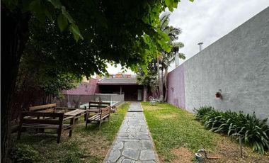 CASA EN VENTA EN CASTELAR NORTE!!