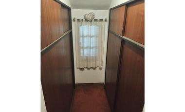 CASA EN VENTA EN CASTELAR NORTE!!