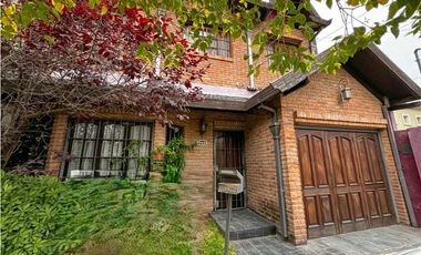 CASA EN VENTA EN CASTELAR NORTE!!