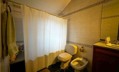 CASA EN VENTA EN CASTELAR NORTE!!