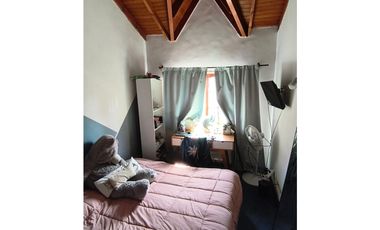 CASA EN VENTA EN CASTELAR NORTE!!