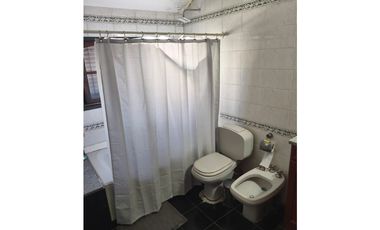 CASA EN VENTA EN CASTELAR NORTE!!