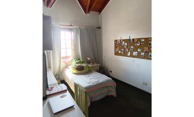 CASA EN VENTA EN CASTELAR NORTE!!