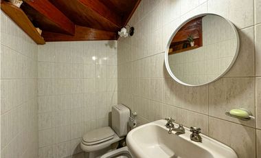 CASA EN VENTA EN CASTELAR NORTE!!