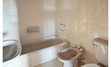 VENTA: Departamento de 3 dorm. en ubicación privilegiada en Santa Rosa