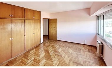 VENTA: Departamento de 3 dorm. en ubicación privilegiada en Santa Rosa