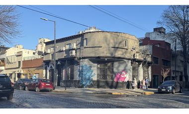 venta casa excelente esquina lote comercial en el barrio de Colegiales