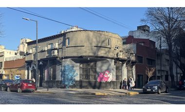 venta casa excelente esquina lote comercial en el barrio de Colegiales