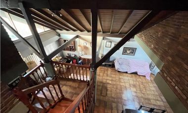 EXCELENTE PROPIEDAD EN CASTELAR NORTE!!!!