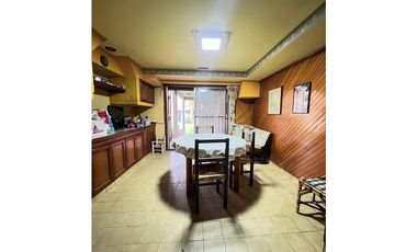 EXCELENTE PROPIEDAD EN CASTELAR NORTE!!!!