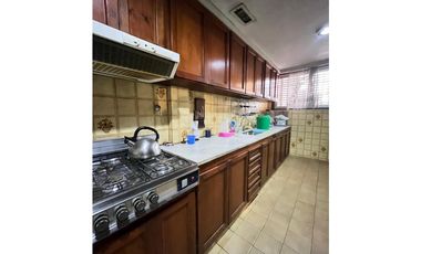 EXCELENTE PROPIEDAD EN CASTELAR NORTE!!!!