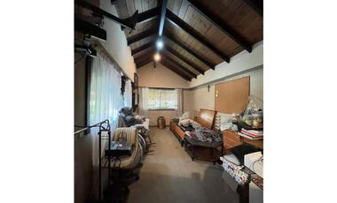 EXCELENTE PROPIEDAD EN CASTELAR NORTE!!!!