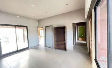 Cabaña en venta en Barrio Yacht Club Guazu