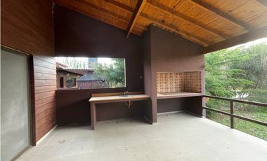 Cabaña en venta en Barrio Yacht Club Guazu