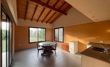 Cabaña en venta en Barrio Yacht Club Guazu