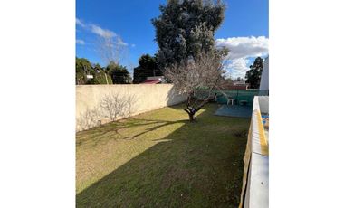 Chalet en esquina a la venta
