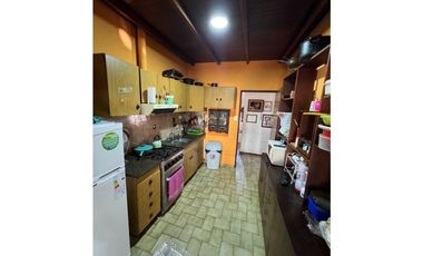 Chalet en esquina a la venta