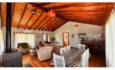 Cabaña en venta en Barrio Yacht Club Guazu