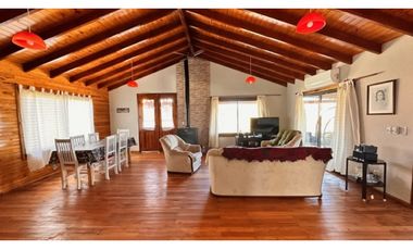 Cabaña en venta en Barrio Yacht Club Guazu