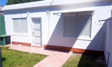 SE VENDE 2 CASAS  en 1.  ARBOL Y BLANCO 1286