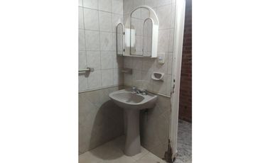 SE VENDE 2 CASAS  en 1.  ARBOL Y BLANCO 1286