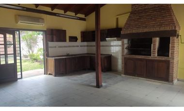 SE VENDE 2 CASAS  en 1.  ARBOL Y BLANCO 1286