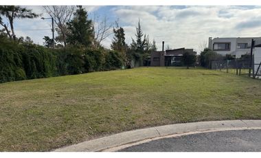 Lote en venta en  Lagoon Pilar. Con platea y proyecto aprobado.