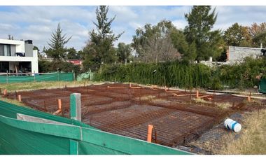 Lote en venta en  Lagoon Pilar. Con platea y proyecto aprobado.