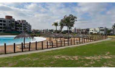 Lote en venta en  Lagoon Pilar. Con platea y proyecto aprobado.