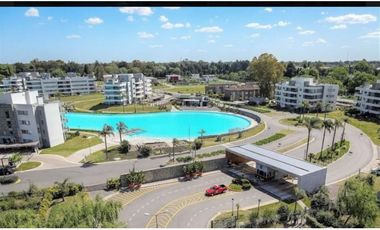 Lote en venta en  Lagoon Pilar. Con platea y proyecto aprobado.