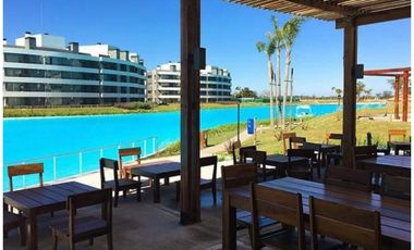 Lote en venta en  Lagoon Pilar. Con platea y proyecto aprobado.