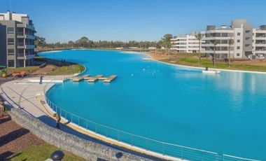 Lote en venta en  Lagoon Pilar. Con platea y proyecto aprobado.