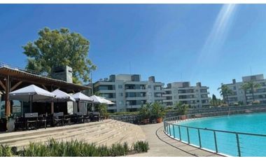 Lote en venta en  Lagoon Pilar. Con platea y proyecto aprobado.