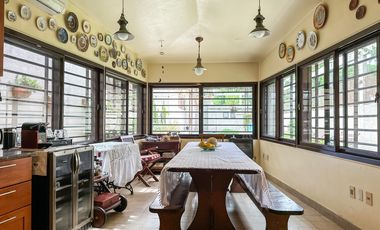 Exclusiva casa en venta de 8 ambientes con piscina y jardin en Florida