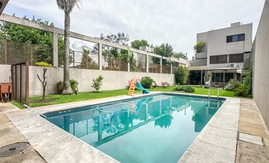Exclusiva casa en venta de 8 ambientes con piscina y jardin en Florida